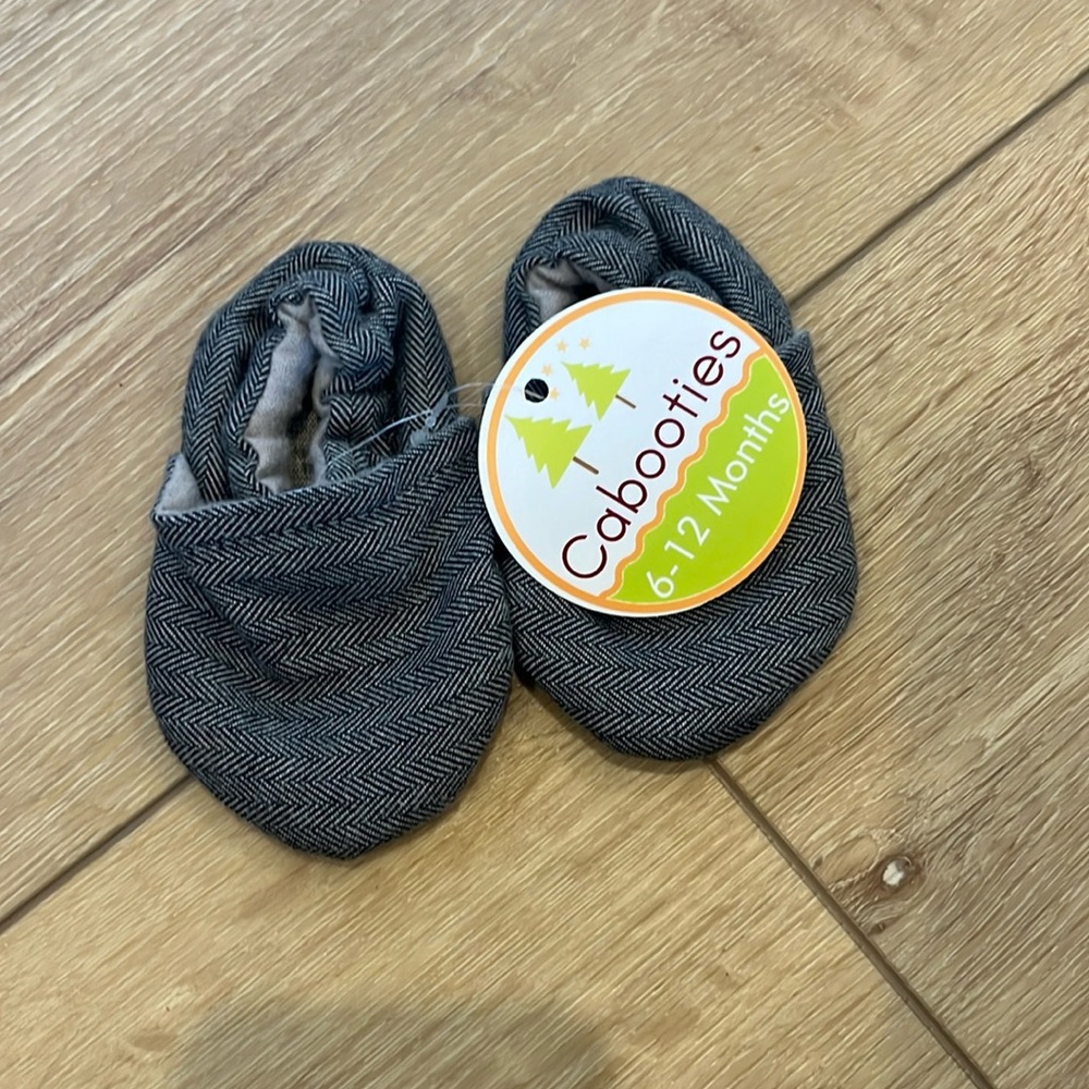 Cabooties 6-12m new with tags!